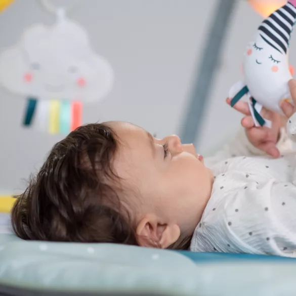 Taf Toys játszószõnyeg - játékhíddal Mini Moon 12655