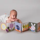 Taf Toys bébikönyv puha Városi kert 13065