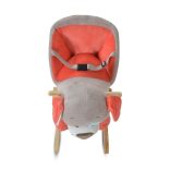 HINTÁZÓ kutyus plüss, zenélő, OLLIE  SZÜRKE/PIROS