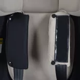 ROCK autós ülés 76-150cm, 2játékkal, pohártartó, belső öv, isofix nélkül FEKETE