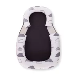   Kikkaboo babapozicionáló memóriahabos hypoallergén legurulás gátlós 60x40x8cm Felhõs