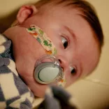 Tommee Tippee játszócumi CTN Night 2 db 0-6 hó pasztell