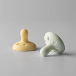 Tommee Tippee nyugtató cumi szilikon Breast-Like anyamell formájú 0-6 hó 2db színes