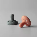 Tommee Tippee nyugtató cumi szilikon Breast-Like anyamell formájú 6-18 hó 2db színes