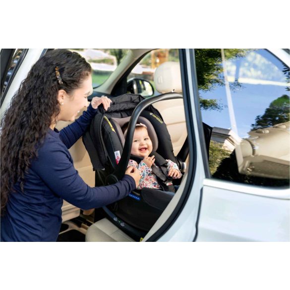 Graco SnugEssentials I-Size 40-75 cm hordozó + isoFamily bázistalp