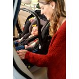 Graco SnugEssentials I-Size 40-75 cm hordozó + isoFamily bázistalp