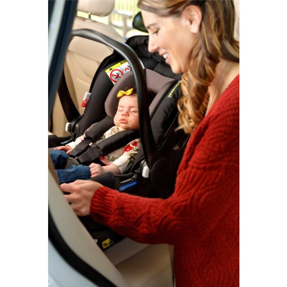 Graco SnugEssentials I-Size 40-75 cm hordozó + isoFamily bázistalp