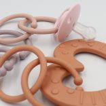 BIBS játszócumi - De Lux hipoallergén szilikon cseresznyevirág 1 db tasakban