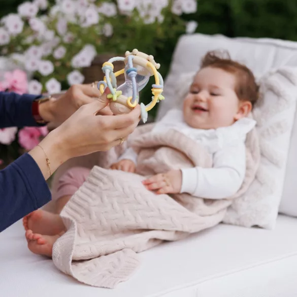 BabyOno csörgõ rágóka labda homokórával 1660