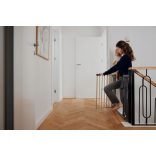 Lionelo Truus Slim biztonsági ajtórács - Carbon Natural (75-105 cm) 2 db toldóval!