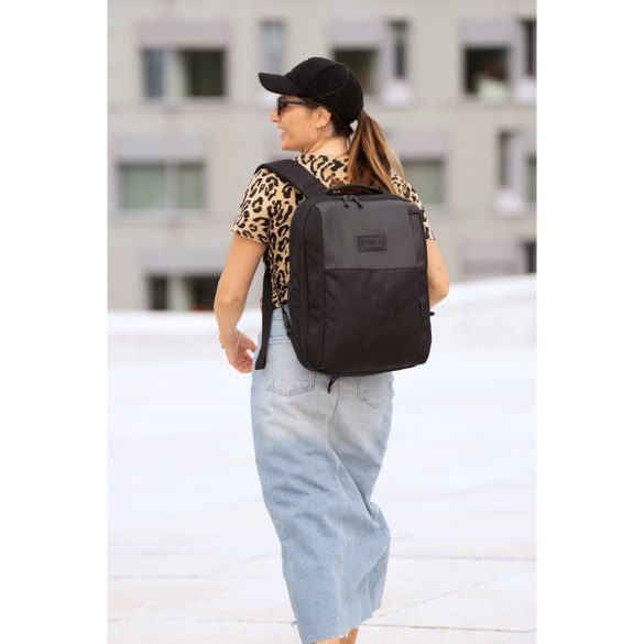 MiniMeis pelenkázó hátizsák és babarögzítõ hám étkezõszékhez Hero G5 Black