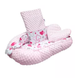   New Baby babafészek párnával és paplannal Luxus Minkyböl rózsaszín szívecskék