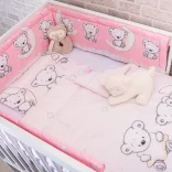 DOMBABY 3 részes ágynemű garnitúra fejvédővel MACIS PINK