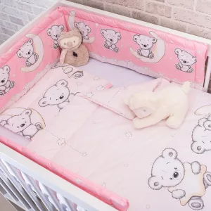 DOMBABY 3 részes ágynemű garnitúra fejvédővel MACIS PINK