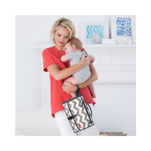 Skip Hop pelenkázó táska alátét -  Pronto Signature Chevron