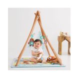 Skip Hop játszószőnyeg játékhíddal Camping Cub
