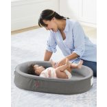 Skip Hop Retreat babafészek játékhíddal