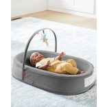 Skip Hop Retreat babafészek játékhíddal